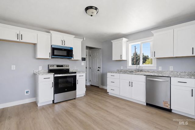 911 Eastland Dr, Twin Falls, ID 83301