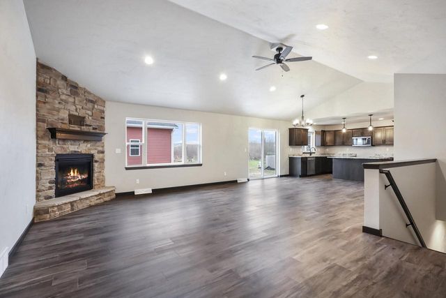 1909 Summit STREET, Manitowoc, WI 54220