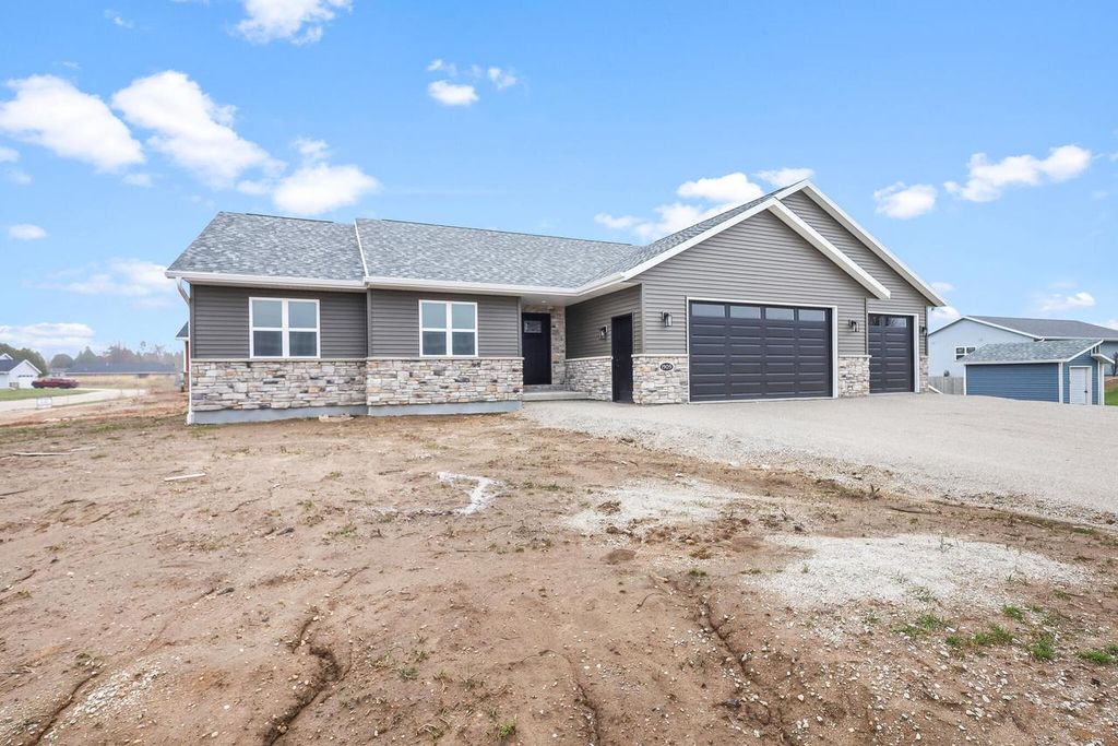 1909 Summit STREET, Manitowoc, WI 54220