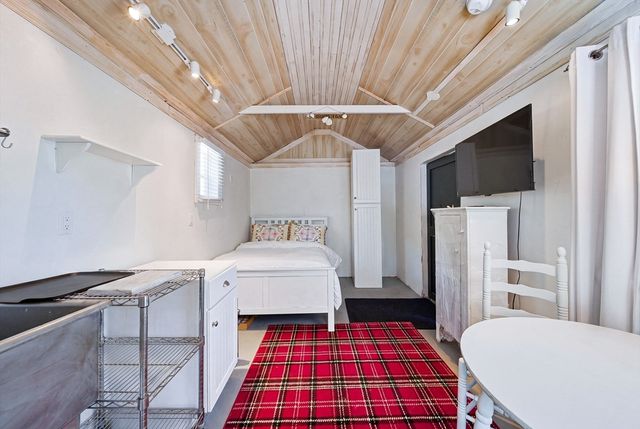 83 Valley Road, Plymouth, MA 02360