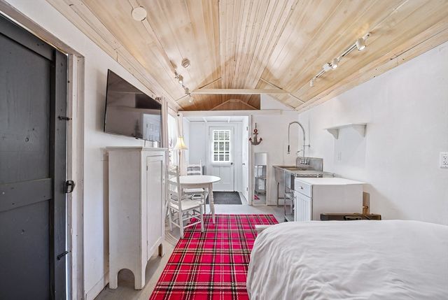 83 Valley Road, Plymouth, MA 02360
