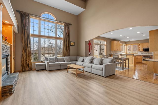 535 Majestic Oaks Court, Eagan, MN 55123