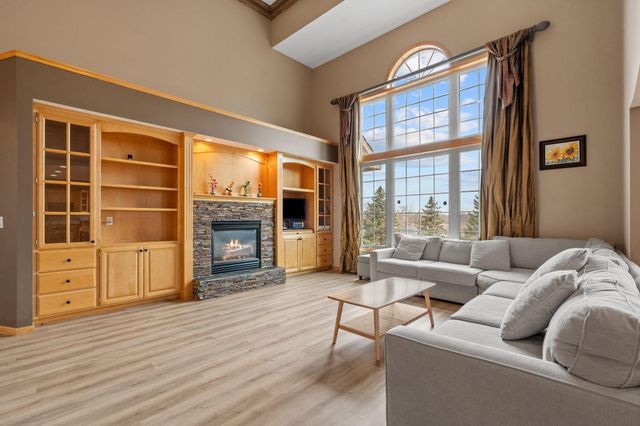 535 Majestic Oaks Court, Eagan, MN 55123