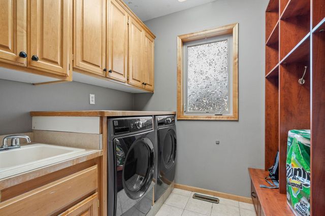 535 Majestic Oaks Court, Eagan, MN 55123