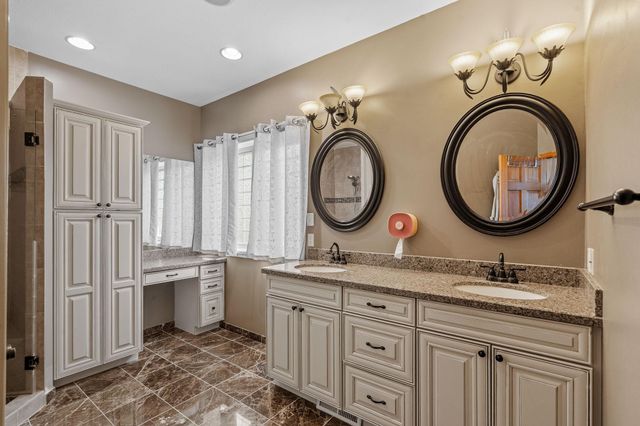 535 Majestic Oaks Court, Eagan, MN 55123