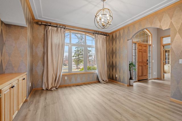 535 Majestic Oaks Court, Eagan, MN 55123