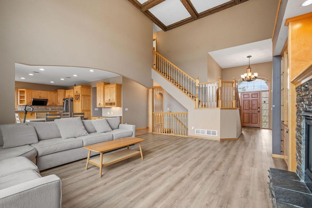 535 Majestic Oaks Court, Eagan, MN 55123