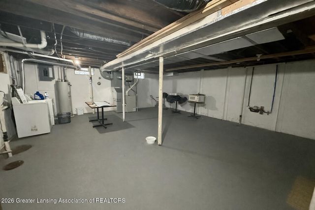 2505 W Michigan Avenue, Lansing, MI 48917