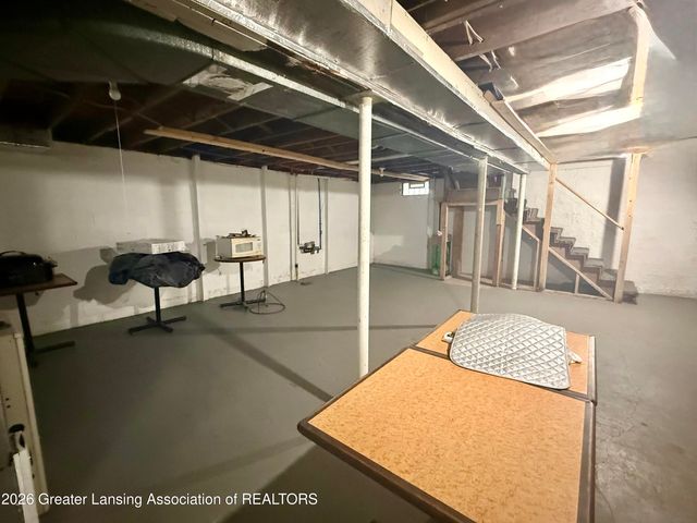 2505 W Michigan Avenue, Lansing, MI 48917