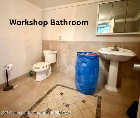 2505 W Michigan Avenue, Lansing, MI 48917