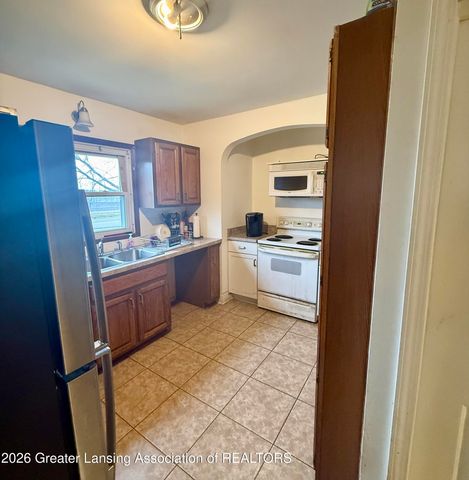 2505 W Michigan Avenue, Lansing, MI 48917