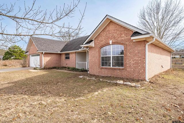 130 Pueblo Path, Holly Lake Ranch, TX 75765