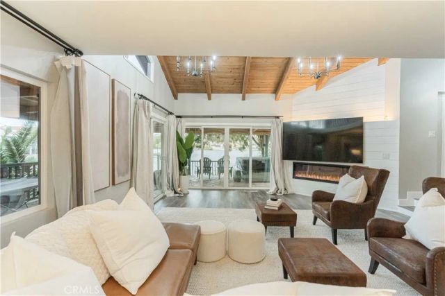 22294 Whirlaway Court, Canyon Lake, CA 92587