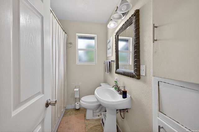 122 Globe Ave, San Antonio, TX 78228