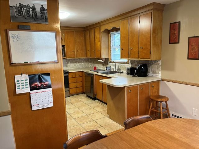 2 Cobble Hill Road, Lincoln, RI 02865