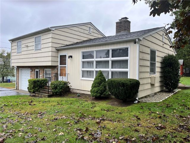 2 Cobble Hill Road, Lincoln, RI 02865