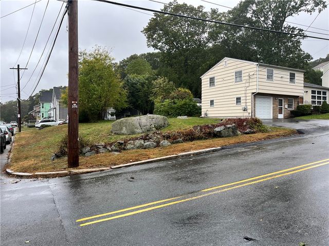 2 Cobble Hill Road, Lincoln, RI 02865