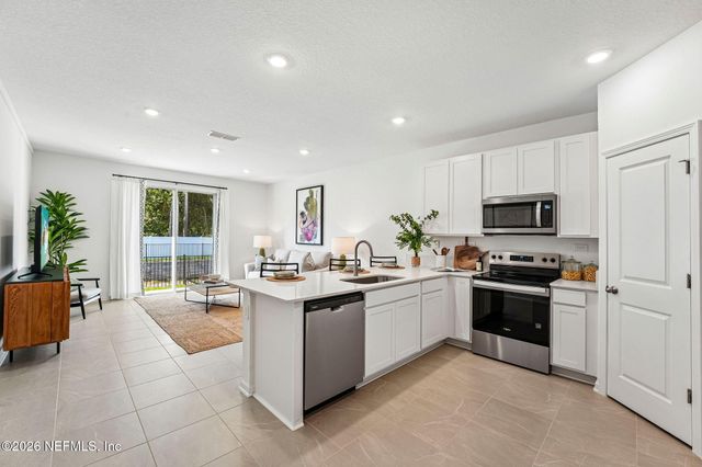 7644 COMMANDER Lane, Jacksonville, FL 32256