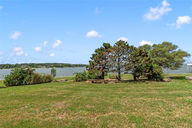 12391 Pleasure Hills Circle, Mabank, TX 75147