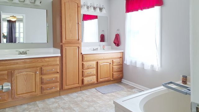 2110 Cumberland Parkway, Algonquin, IL 60102