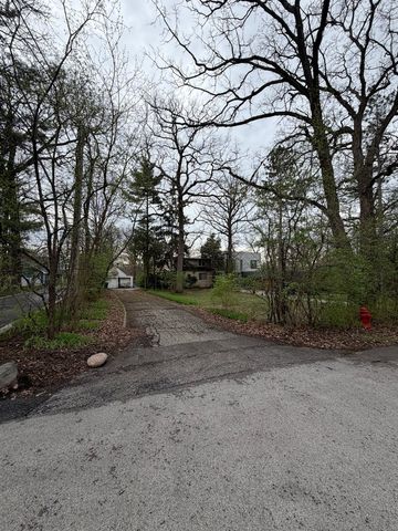 11407 Hiawatha Lane, Indian Head Park, IL 60525