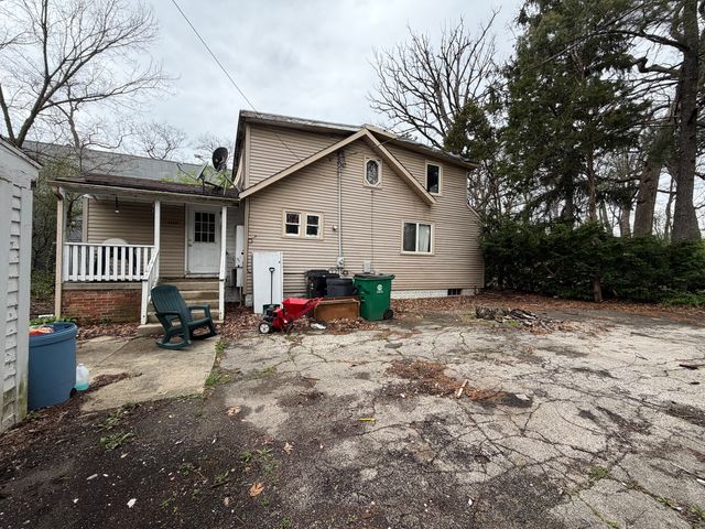 11407 Hiawatha Lane, Indian Head Park, IL 60525