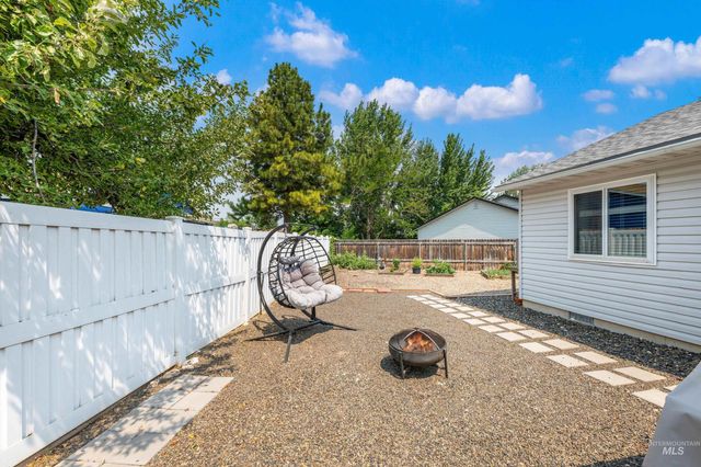 1427 N Antimony Pl, Kuna, ID 83634