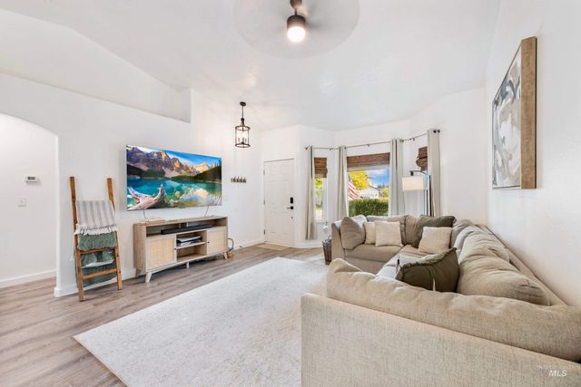 1427 N Antimony Pl, Kuna, ID 83634