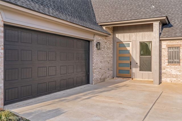 923 Chisolm Trail, Bossier City, LA 71111