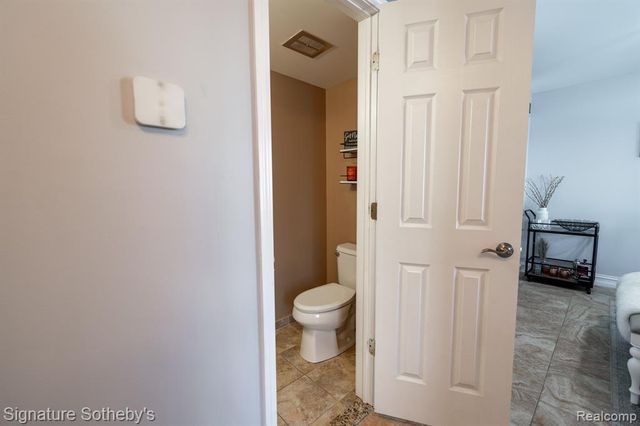 1863 Newporte, Royal Oak, MI 48073