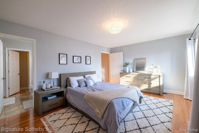1863 Newporte, Royal Oak, MI 48073