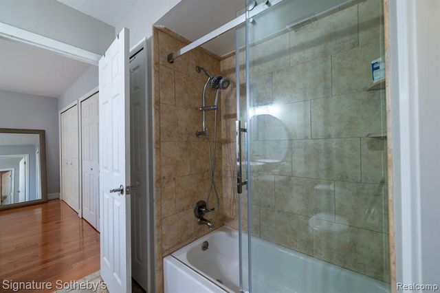 1863 Newporte, Royal Oak, MI 48073