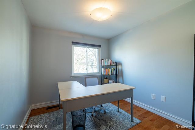 1863 Newporte, Royal Oak, MI 48073