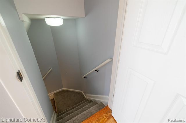 1863 Newporte, Royal Oak, MI 48073