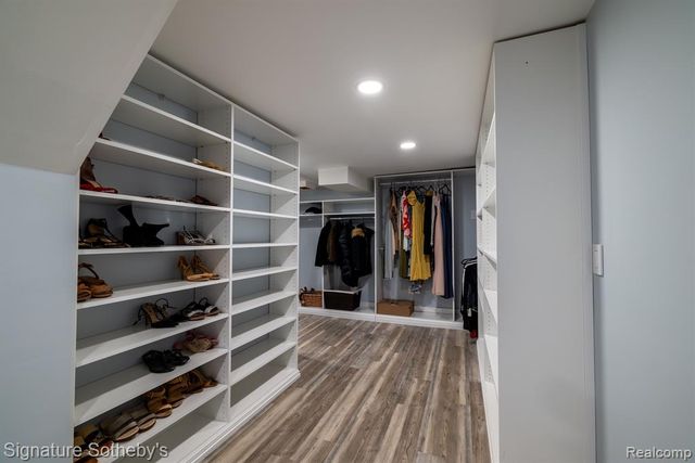 1863 Newporte, Royal Oak, MI 48073