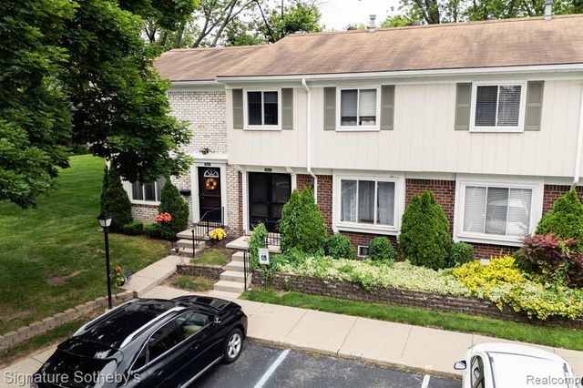 1863 Newporte, Royal Oak, MI 48073