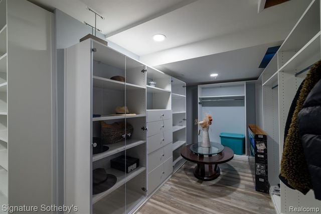 1863 Newporte, Royal Oak, MI 48073