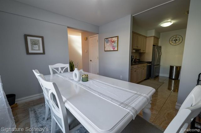 1863 Newporte, Royal Oak, MI 48073