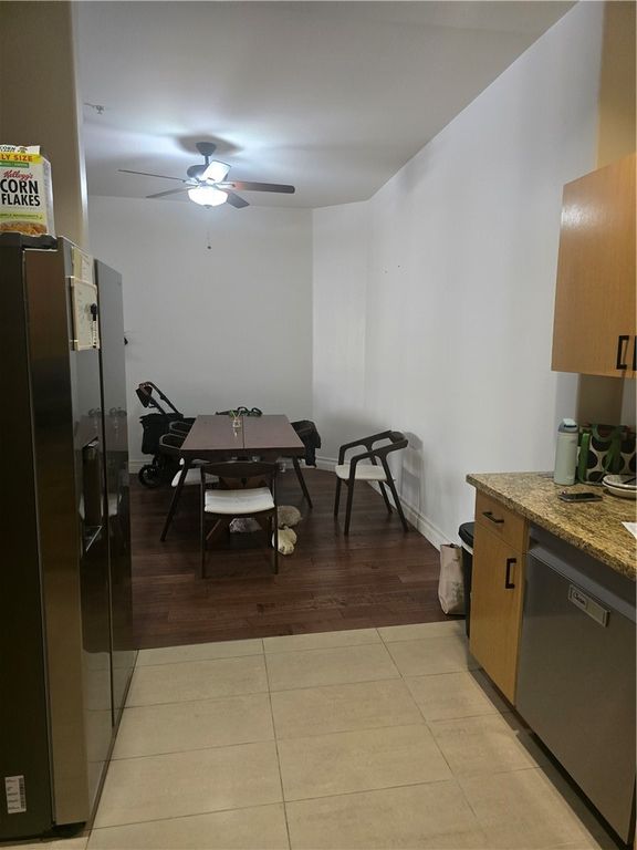 Image 13 of property listing at 917 S New Hampshire 301, Los Angeles, CA 90006