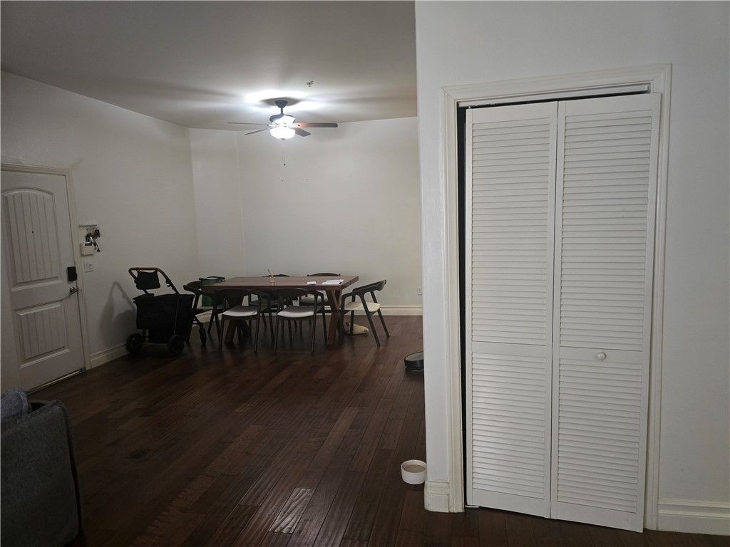 Image 16 of property listing at 917 S New Hampshire 301, Los Angeles, CA 90006