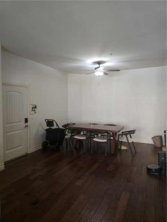 Image 18 of property listing at 917 S New Hampshire 301, Los Angeles, CA 90006