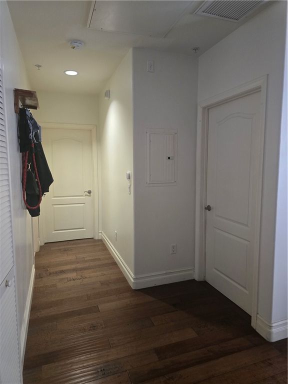 Image 22 of property listing at 917 S New Hampshire 301, Los Angeles, CA 90006