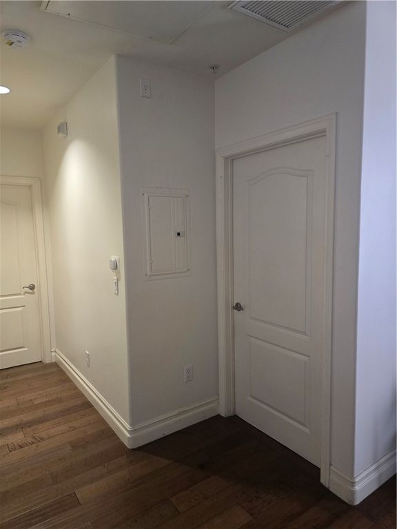 Image 24 of property listing at 917 S New Hampshire 301, Los Angeles, CA 90006