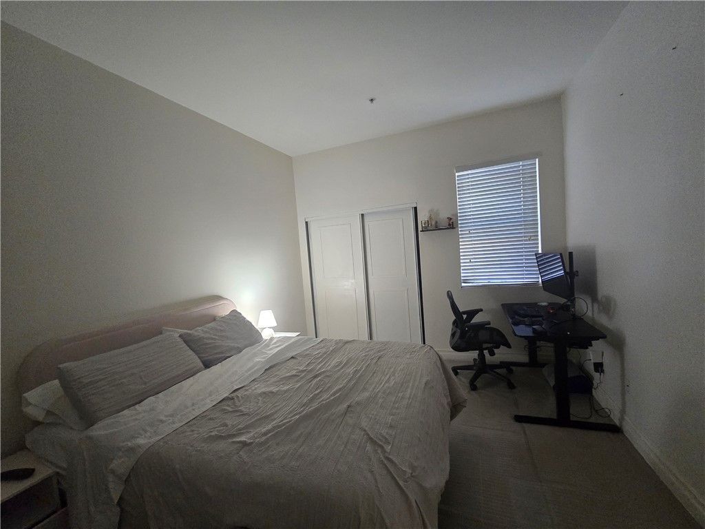 Image 25 of property listing at 917 S New Hampshire 301, Los Angeles, CA 90006