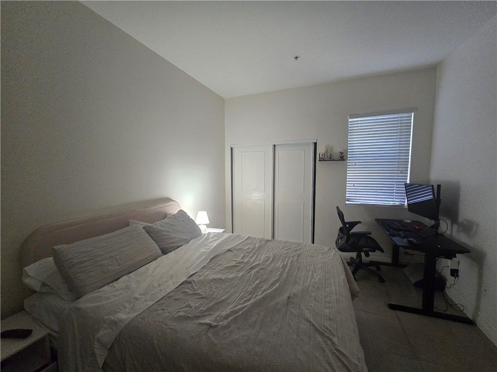 Image 26 of property listing at 917 S New Hampshire 301, Los Angeles, CA 90006