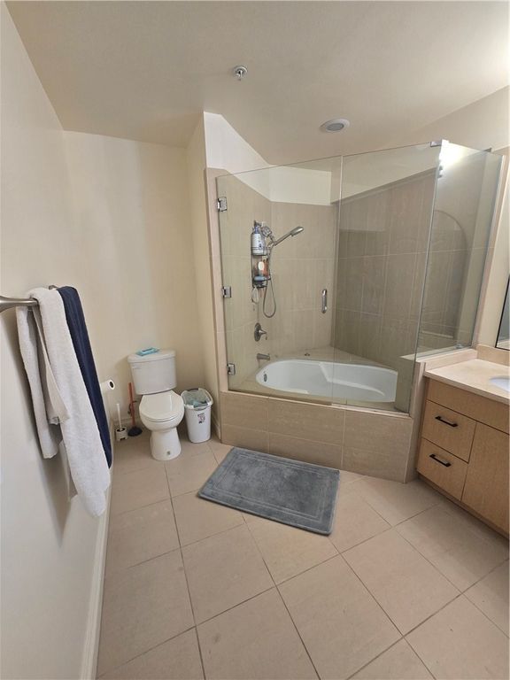 Image 30 of property listing at 917 S New Hampshire 301, Los Angeles, CA 90006
