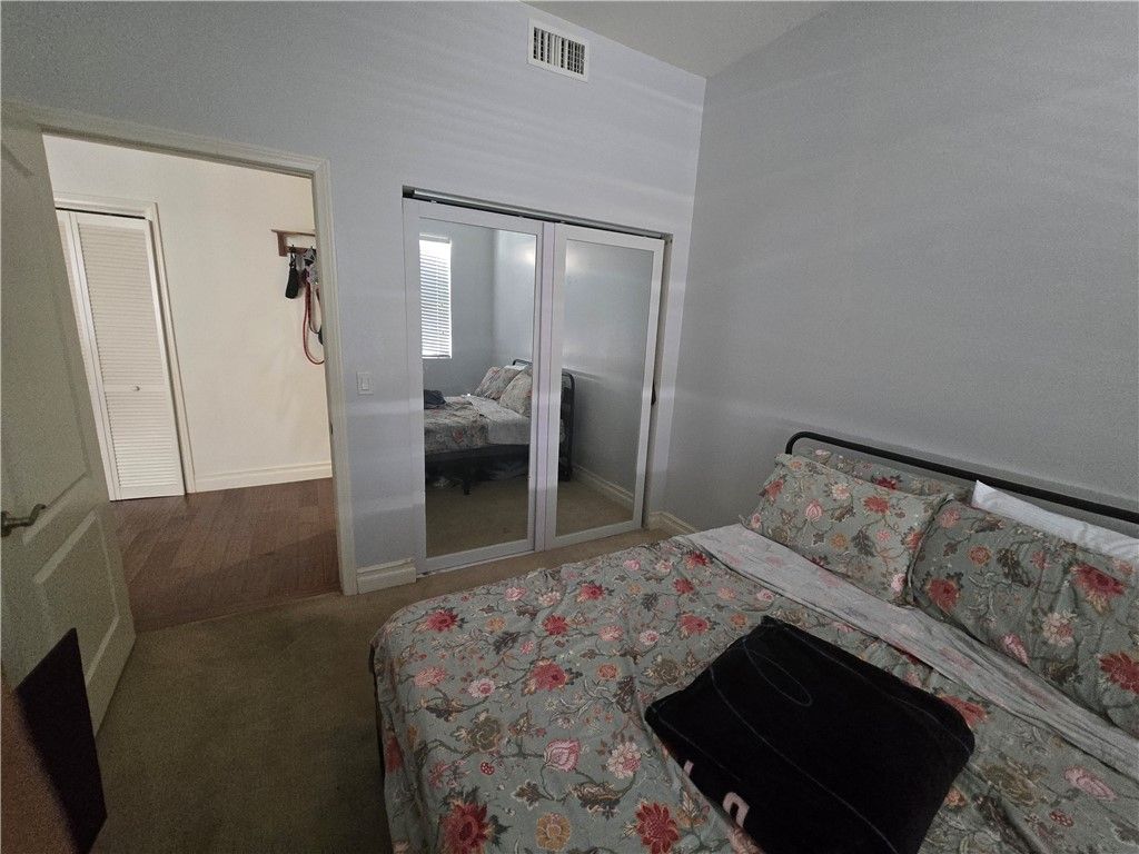Image 33 of property listing at 917 S New Hampshire 301, Los Angeles, CA 90006
