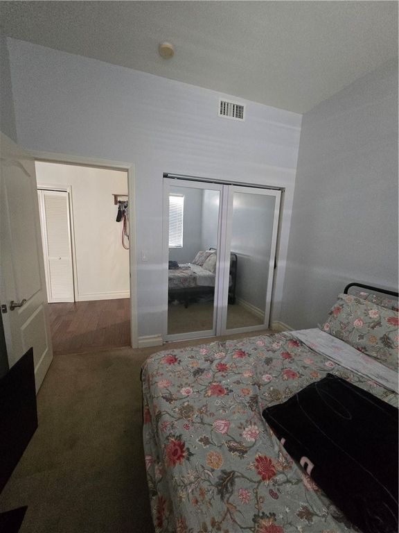 Image 35 of property listing at 917 S New Hampshire 301, Los Angeles, CA 90006