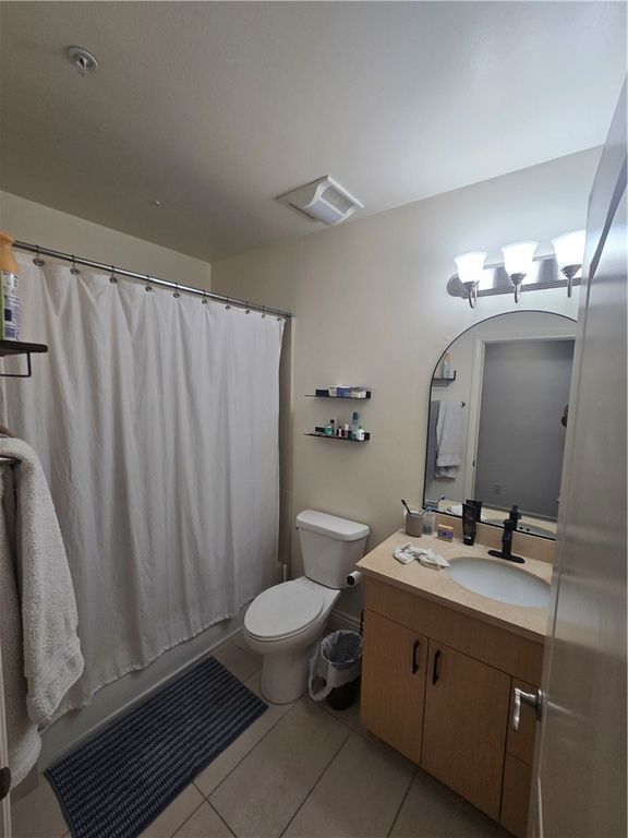 Image 37 of property listing at 917 S New Hampshire 301, Los Angeles, CA 90006