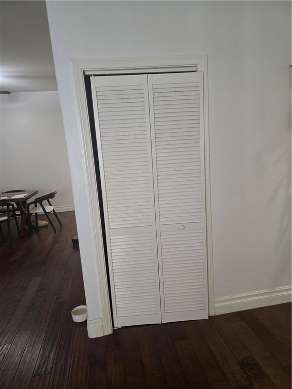 Image 42 of property listing at 917 S New Hampshire 301, Los Angeles, CA 90006